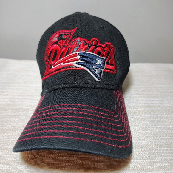 New Era NFL New England Patriots Black Red Baseball Cap Hat 39THIRTY - Picture 1 of 11
